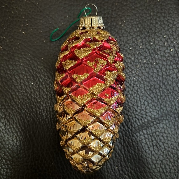 Vtg Christmas Pinecone Ornaments in Glittery Red & Gold Design - Set of 3 - Picture 5 of 9